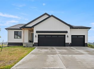 2401 NW Boulder Ridge Ct, Ankeny, IA 50023