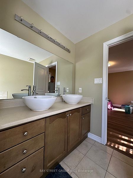 Richmond Hill Townhouse for rent - 4 Bedrooms — photo 27