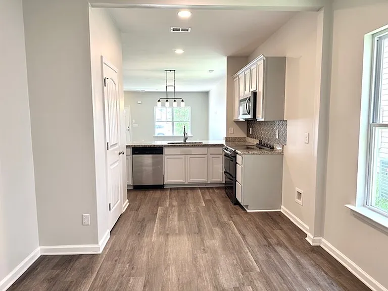 318 Carson Ct — Photo 5