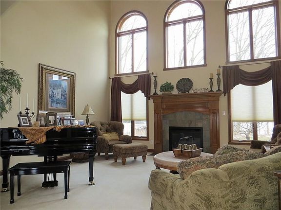 3rd image of 345 Fountain Dr
