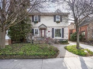334 Ridge Rd, Grosse Pointe Farms, MI 48236