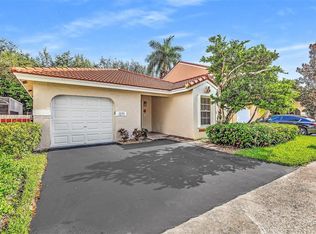 1271 Seagrape Cir, Fort Lauderdale, FL 33326