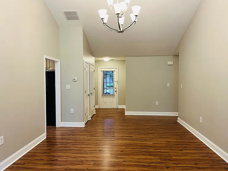 5750 Crest Hill Dr — Photo 7