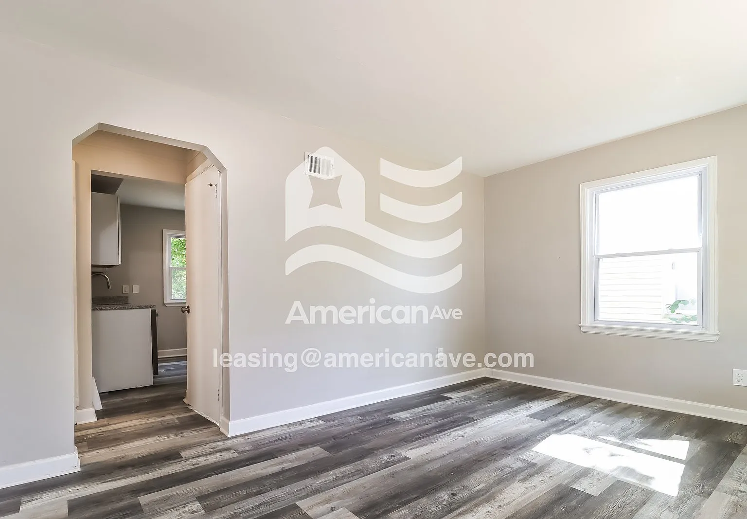 3 bed, 1.0 bath, 879 sqft, $1,181 — Photo 2