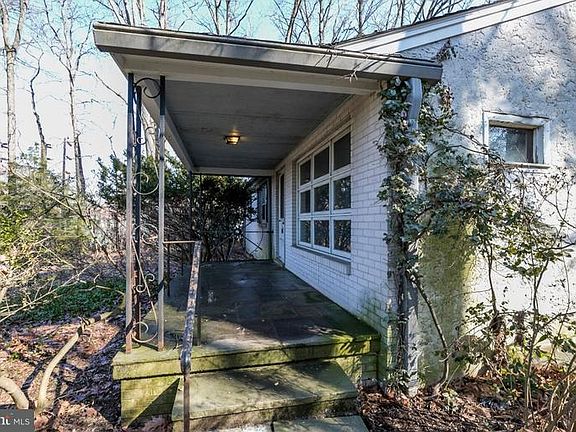 4th image of 1336 Blackhorse Hill Rd