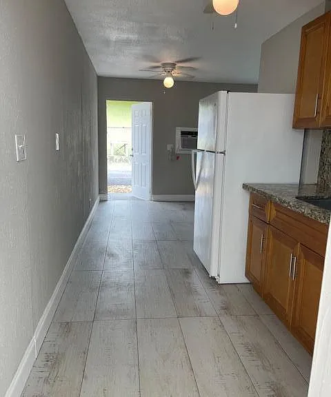 725 21st St #2 — Photo 7