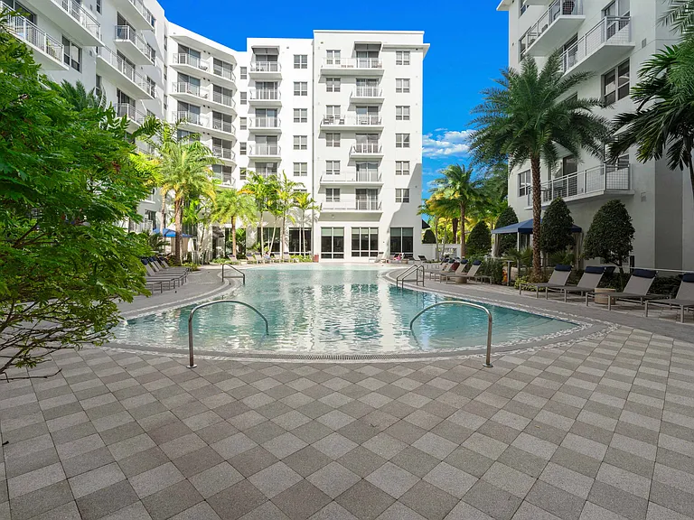 ArtSquare at Hallandale — Photo 48