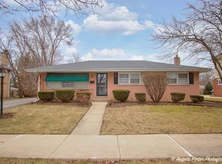 1021 N Stratford Rd, Arlington Heights, IL 60004