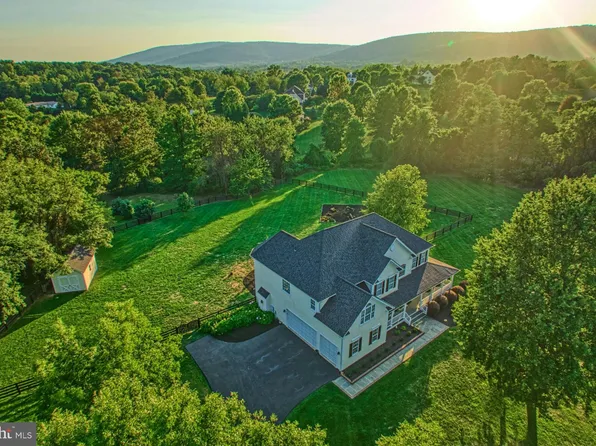 34923 Vintage Pl, Round Hill, VA 20141