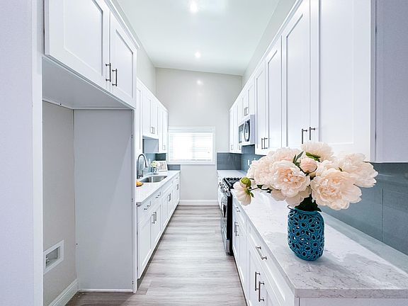 5th image of 1027 S Atlantic Blvd APT 19