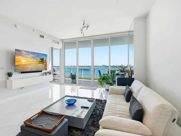 2020 N Bayshore Dr #1908 — Photo 6