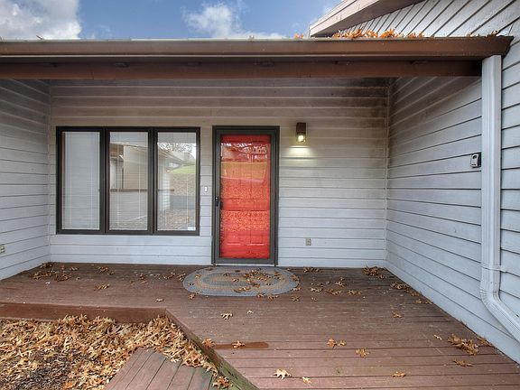 4th image of 310 Harbour View Dr