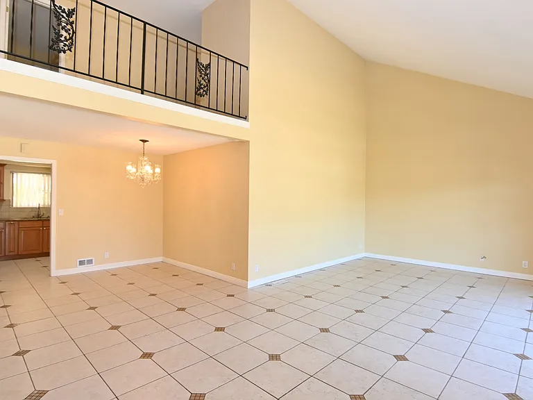 398 Roan St — Photo 6