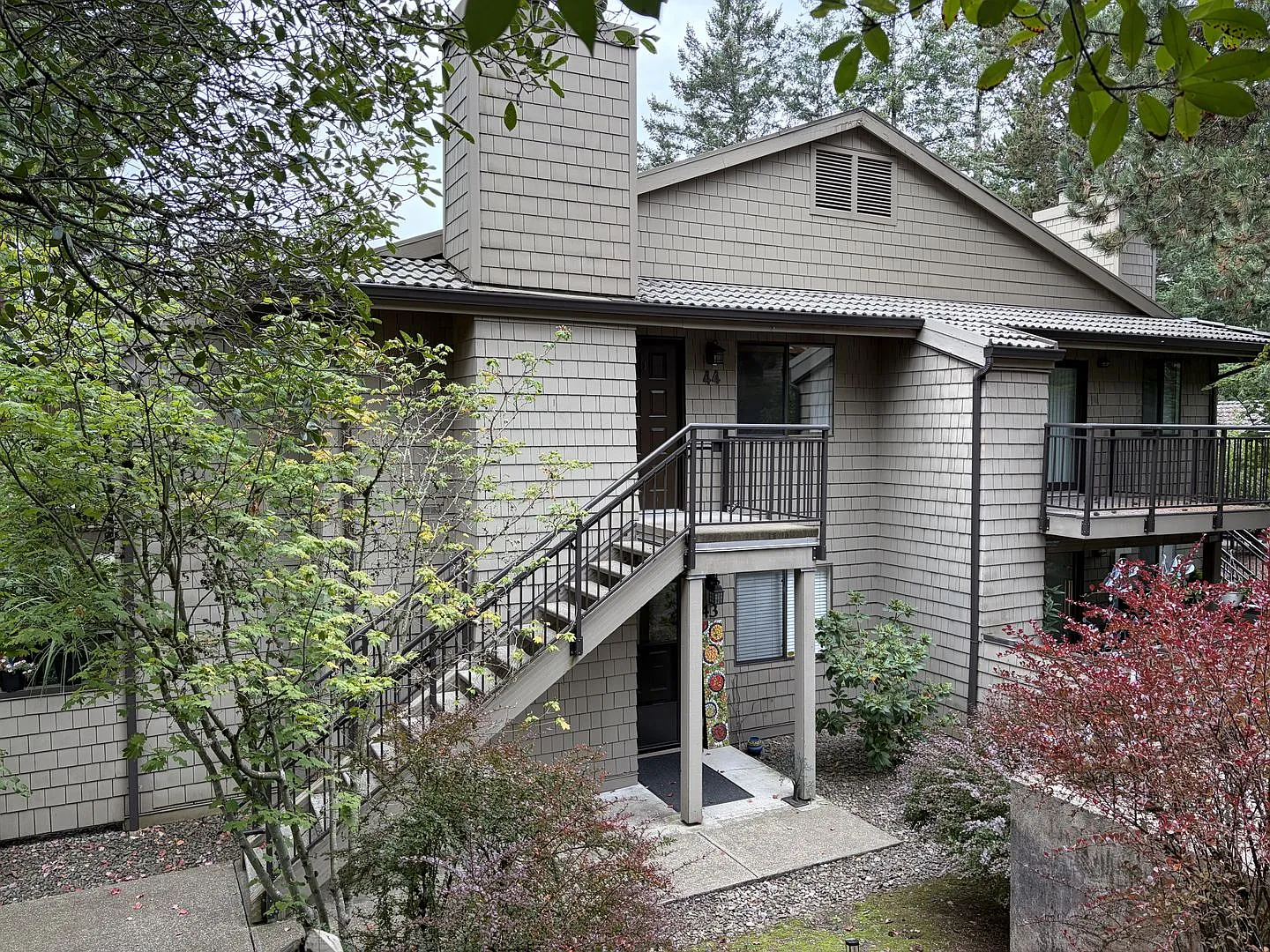 Mountain Park 2-Bedroom Condo with Spacious Kitchen, Private Deck, Pool & Community Amenities — Photo 3