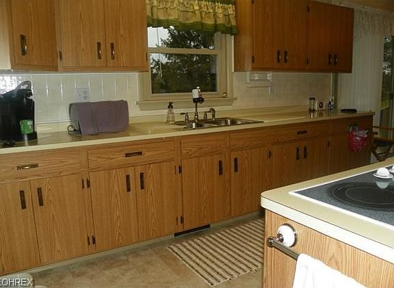 Lots of cabintry and good view of back yard