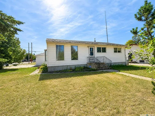 102 6th AVENUE W, Eatonia, SK S0L 0Y0