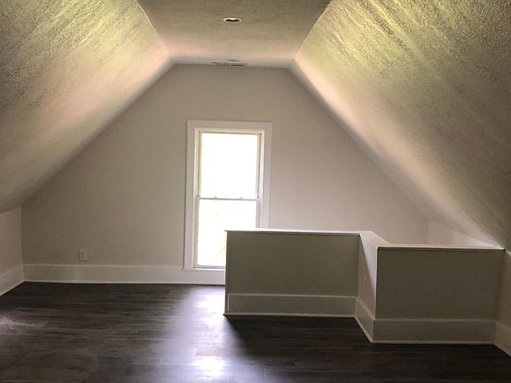 5th image of 610 S Washington St #2
