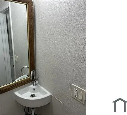 1329 NW 8th Ave — Photo 17