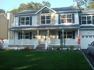 34 Ruth Pl, North Babylon, NY 11703
