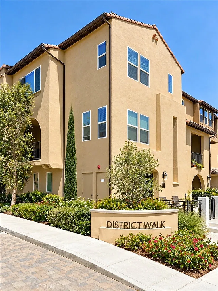 2 bed, 2.5 bath, 1356 sqft, $3,500 — Photo 1