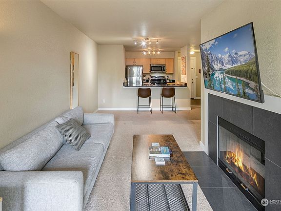 4th image of 840 NE 125th Street #405