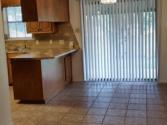 4th image of 1002 Parkview Dr