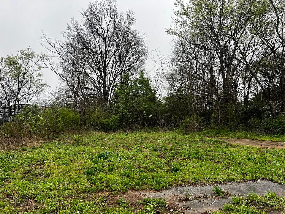 1st image of E 23rd St