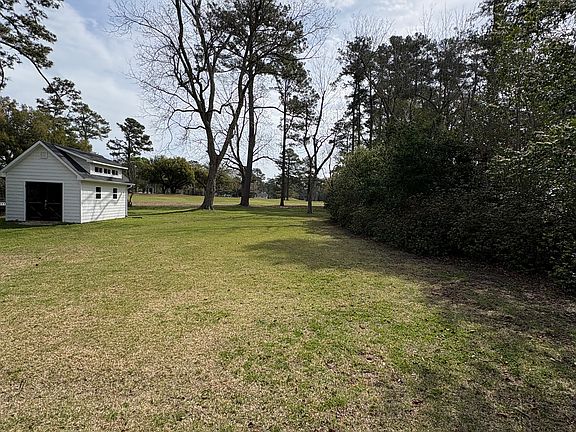 2nd image of 304 Camelia Rd