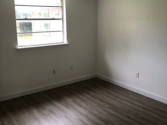 5th image of 706 Century Dr