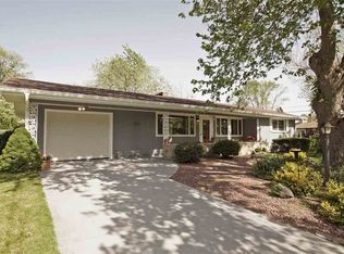 6116 N Saint Marys Rd, Peoria, IL 61614