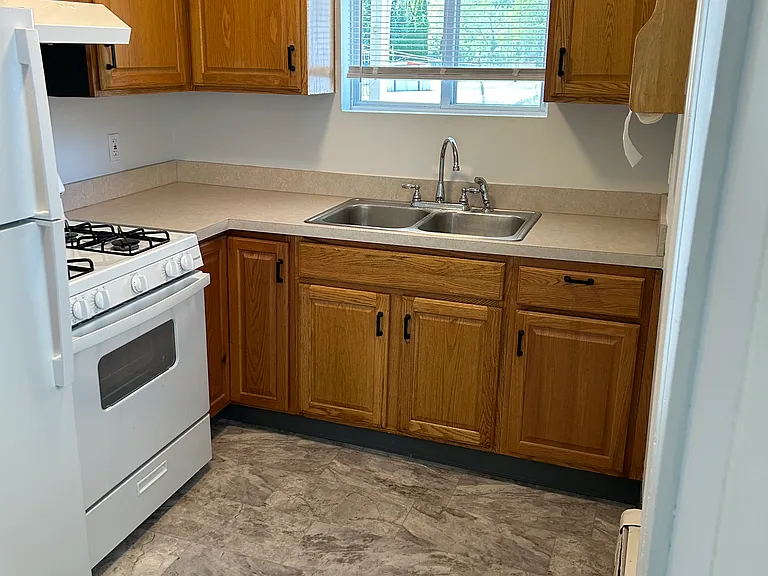 1364 Stewart St — Photo 4