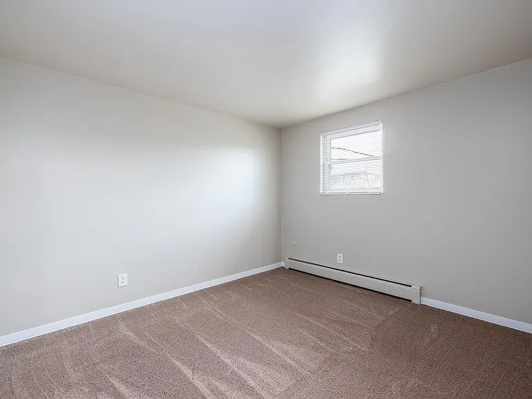 1 Gordon Pkwy — Photo 4