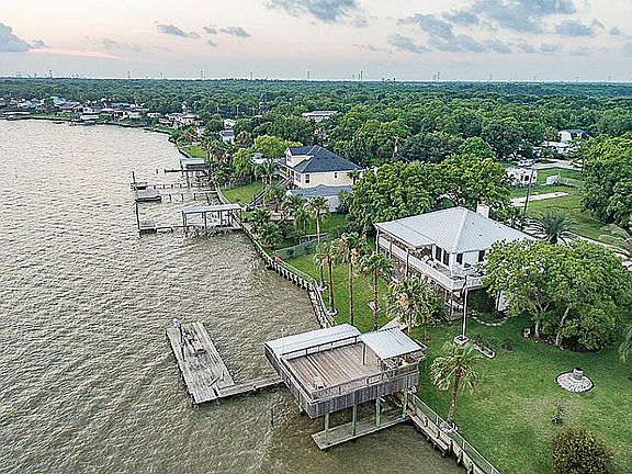 5th image of 2626 Bay Oaks Harbor Dr
