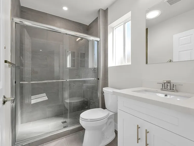 1575 Manning Ave — Photo 8