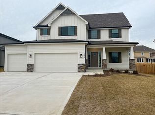 2030 SW Hook Farm Dr, Lees Summit, MO 64082