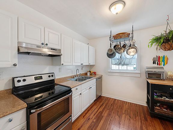 5th image of 312 Cornell Dr