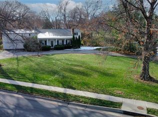 8714 Mission Rd, Prairie Village, KS 66206