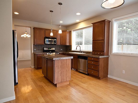 3rd image of 11409 179th Avenue Ct E