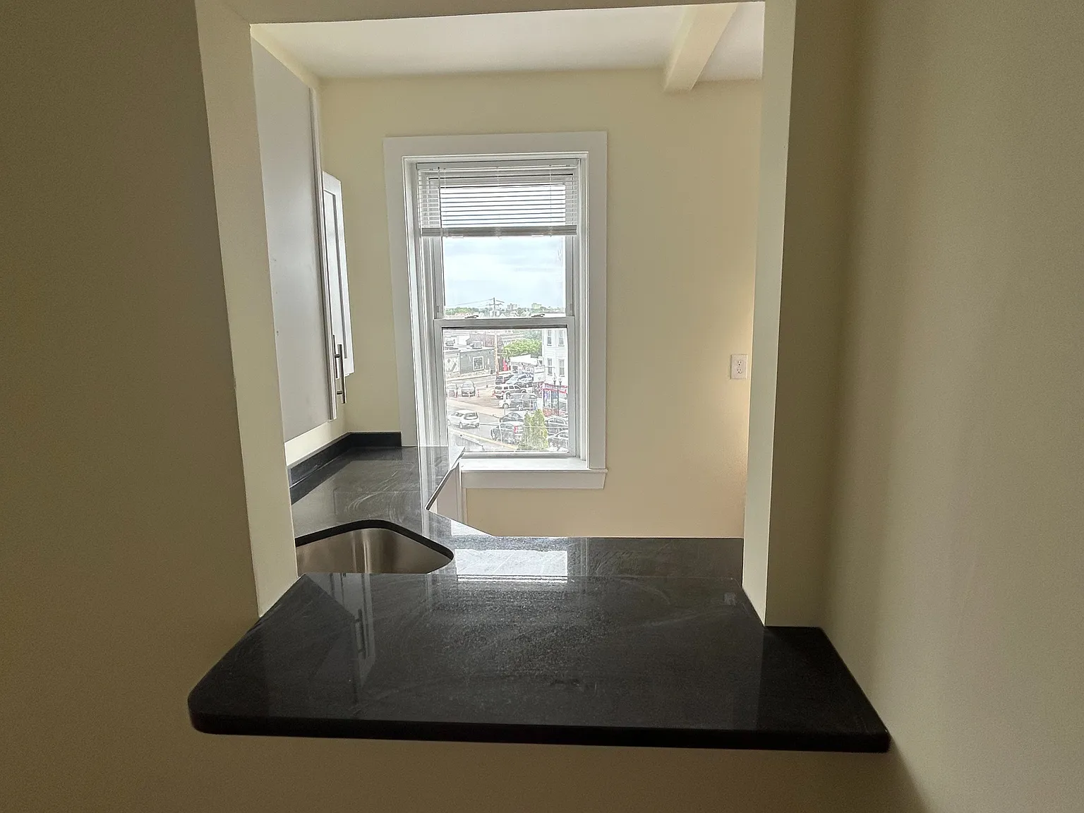 1 bed, 750 sqft, $2,399 — Photo 3