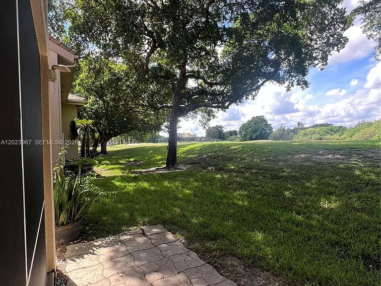 16373 Malibu Dr #51 — Photo 31