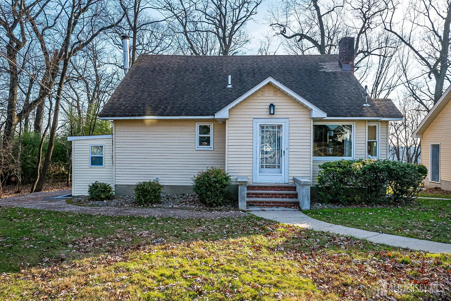 5 bed, 2.5 bath, $6,800 — Photo 2