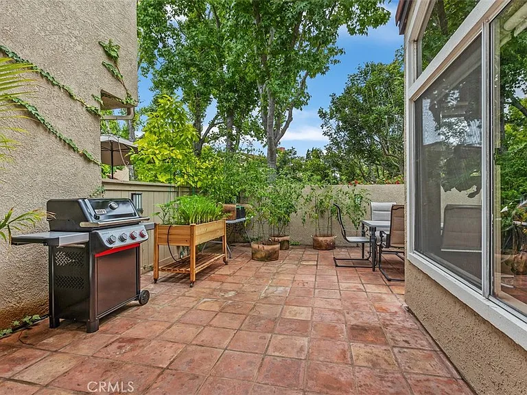 115 Stanford Ct #50 — Photo 16