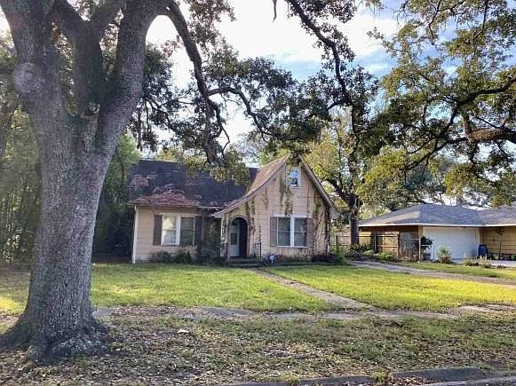 1st image of 3115 Woodrow Dr