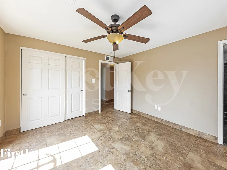 3550 E Thunderbird Rd — Photo 11