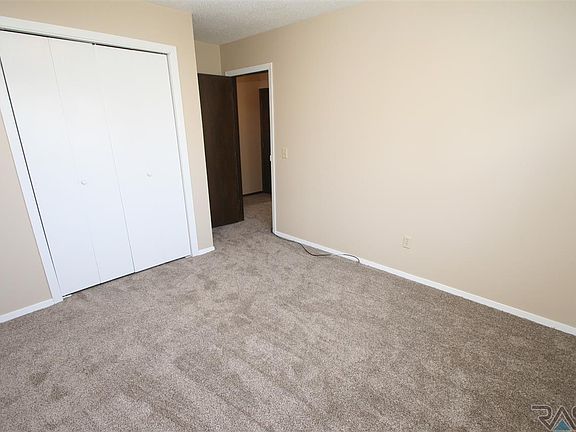5th image of 1717 E Nye St