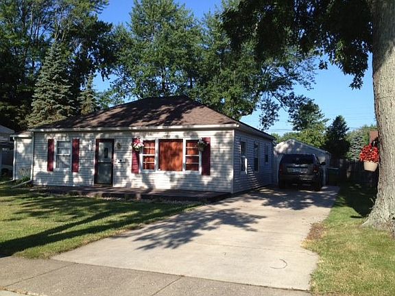 Driveway with garage in back