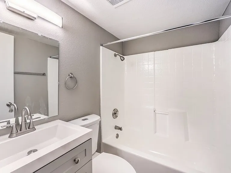 515 S 13th St #B17 — Photo 5