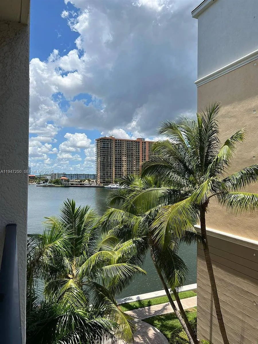 Building Photo - 17100 N Bay Rd #1509