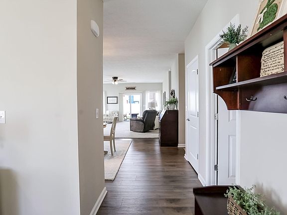 4th image of 921 Sagittarius Ave