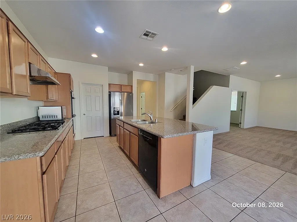 4 bed, 3.0 bath, 2562 sqft, $2,445 — Photo 3